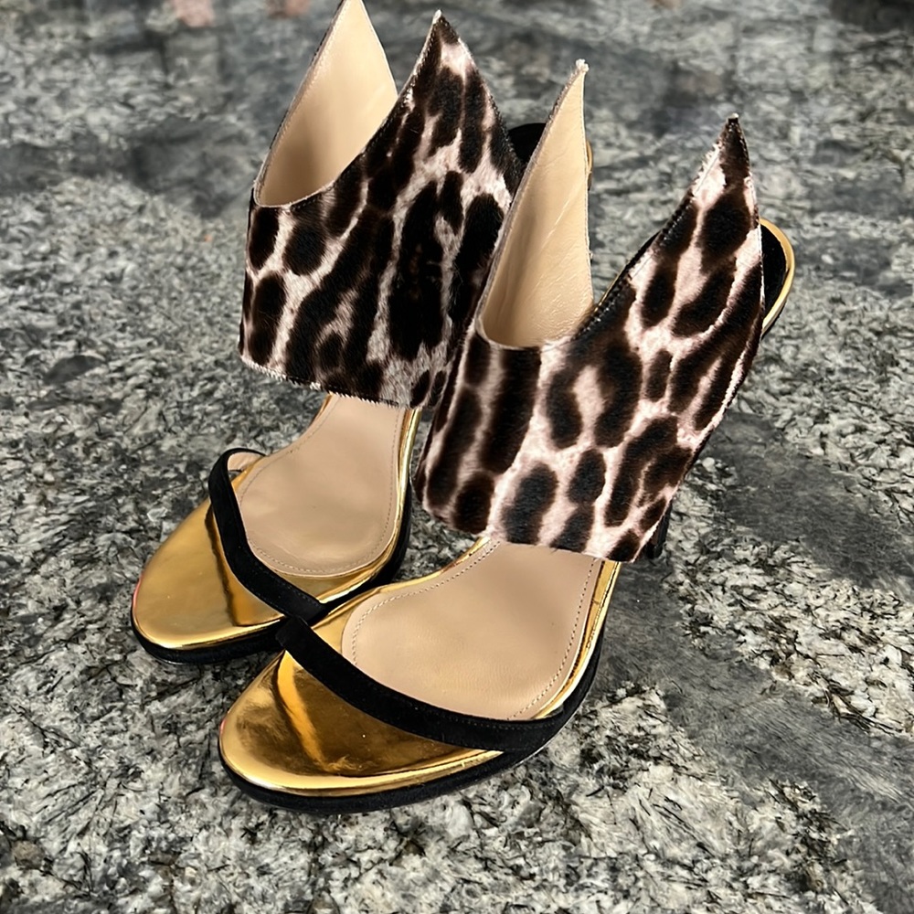 New ,never worn. Open toed winged animal print, Paul Andrew size 38 1/2.